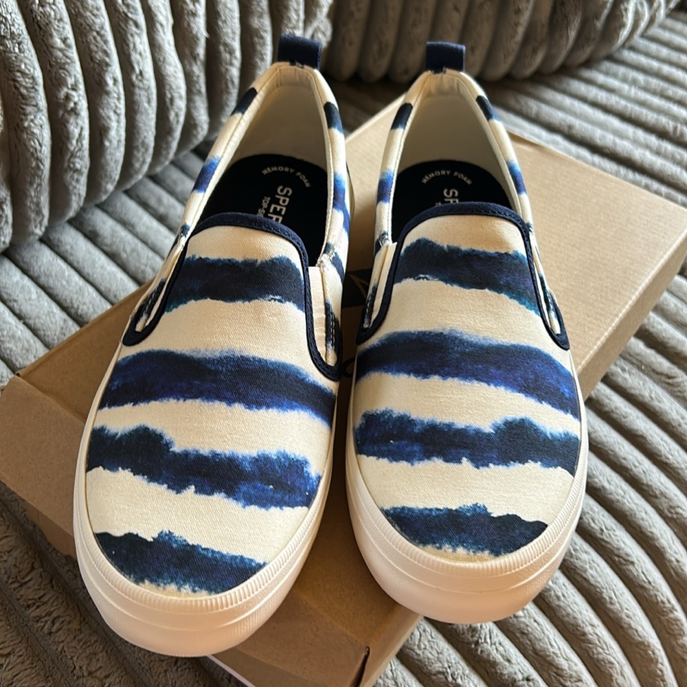 Sperry Women’s Crest Twin Gore Navy and White Striped Slip-On Sneakers Tennies